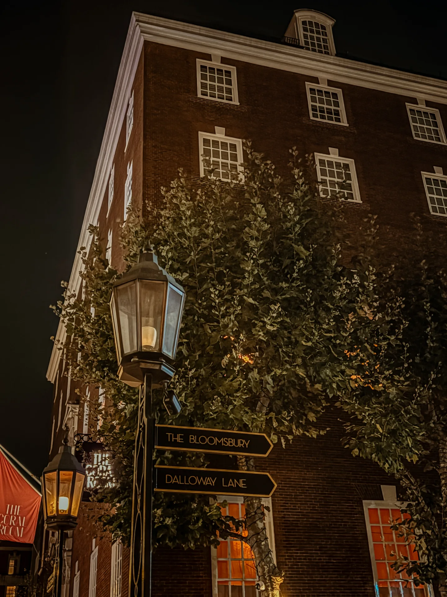 bloomsbury london at night